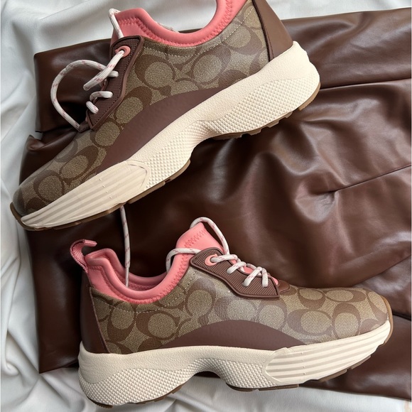 BWOT Coach C270 Tech Runner - Picture 2 of 6